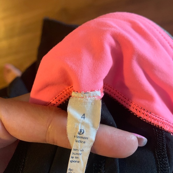 Lulu Lemon Capri length size 4. No pilling - EUC - Picture 3 of 3